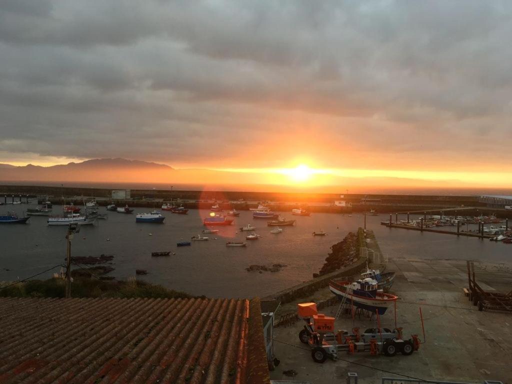 Apartamento Vista Al Puerto De فينيستيري المظهر الخارجي الصورة